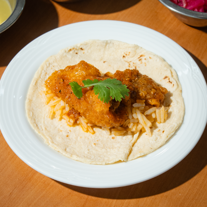 Taco de Chicharrón en Salsa Roja