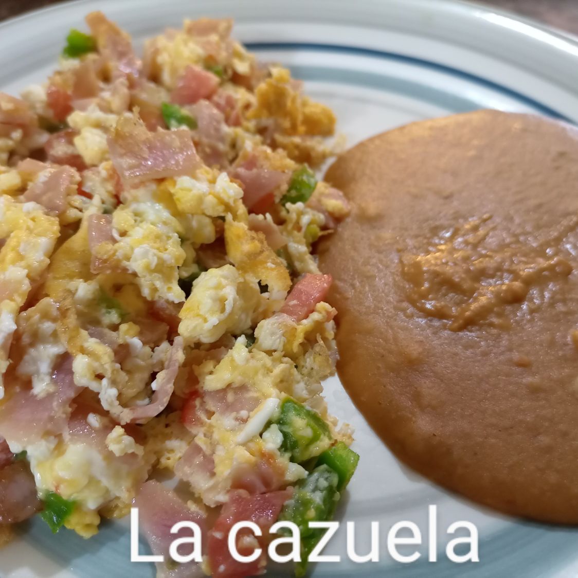 HUEVOS CON VERDURA Y FRIJOL