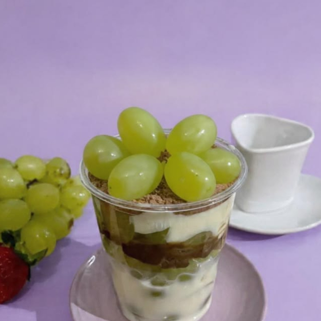 brigadeiro de ninho, uvas verdes, brigadeiro de cacau