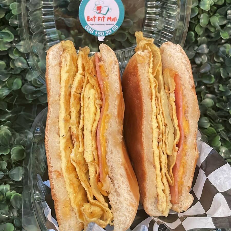 Breakfast Huevo con Jamon y Queso