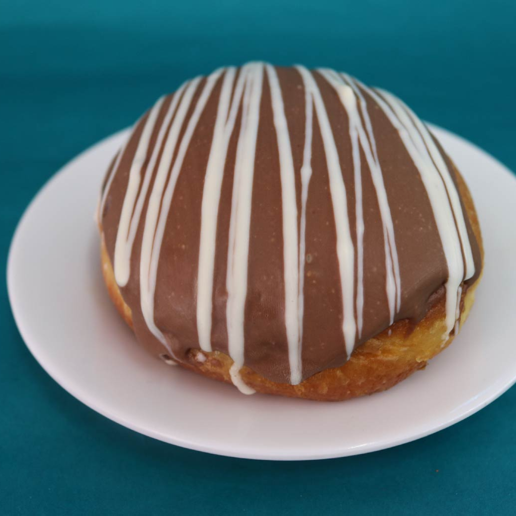 DONA CON CUBIERTA DE CHOCOLATE