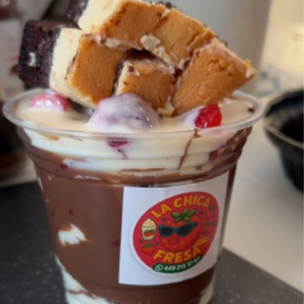 Vaso Grande Durazno con Crema y Cheesecake
