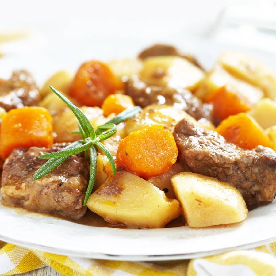 Refeição congelada, 7 minutos no micro ondas e pronto.    Ingredientes: Arroz , abobrinha, carne bovina, cenoura , batata, óleo misto de soja e azeite, manteiga, salsa, cebola, alho e sal.