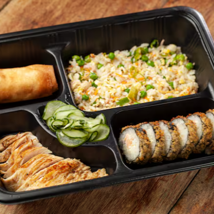 Filé de frango grelhado no ponto certo, suculento e cheio de sabor. Personalize sua refeição escolhendo um acompanhamento, um Roll e um Harumaki.