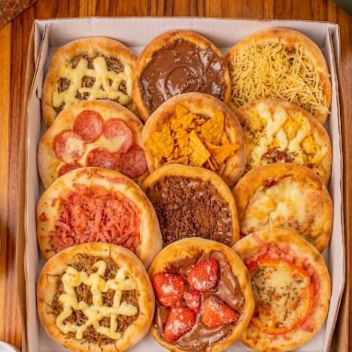 3 Esfihas Frango c/ Catupiry Original ,3 Esfihas Carne ,3 Esfihas Pizza3 Esfihas Doce Obs: os sabores das doces são: Duo, Brigadeiro, Chocolate - Escolhe as 3 preferidas e coloque na descrição do pedido, não aceitamos boa chat, o combo não tem alterações