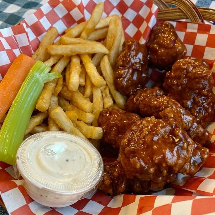 Boneless con Papas a la Francesa