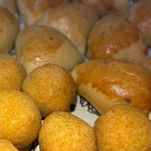 combo 10 coxinha de festa +10 mini esfiha +1 coca lata 350ml