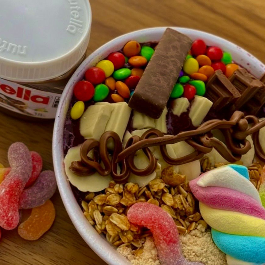 Completos
Leite em pó , granola , amendoim , aveia , paçoca , jujuba , Confete