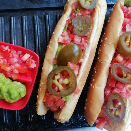 2 MEGA Hot Dog Clásicos + Papas