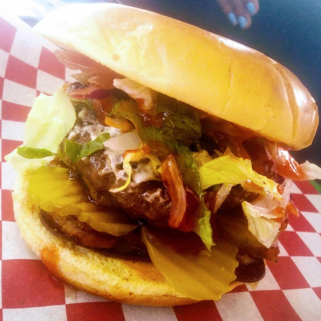 PHILADELPHIA BURGER CON PAPAS
