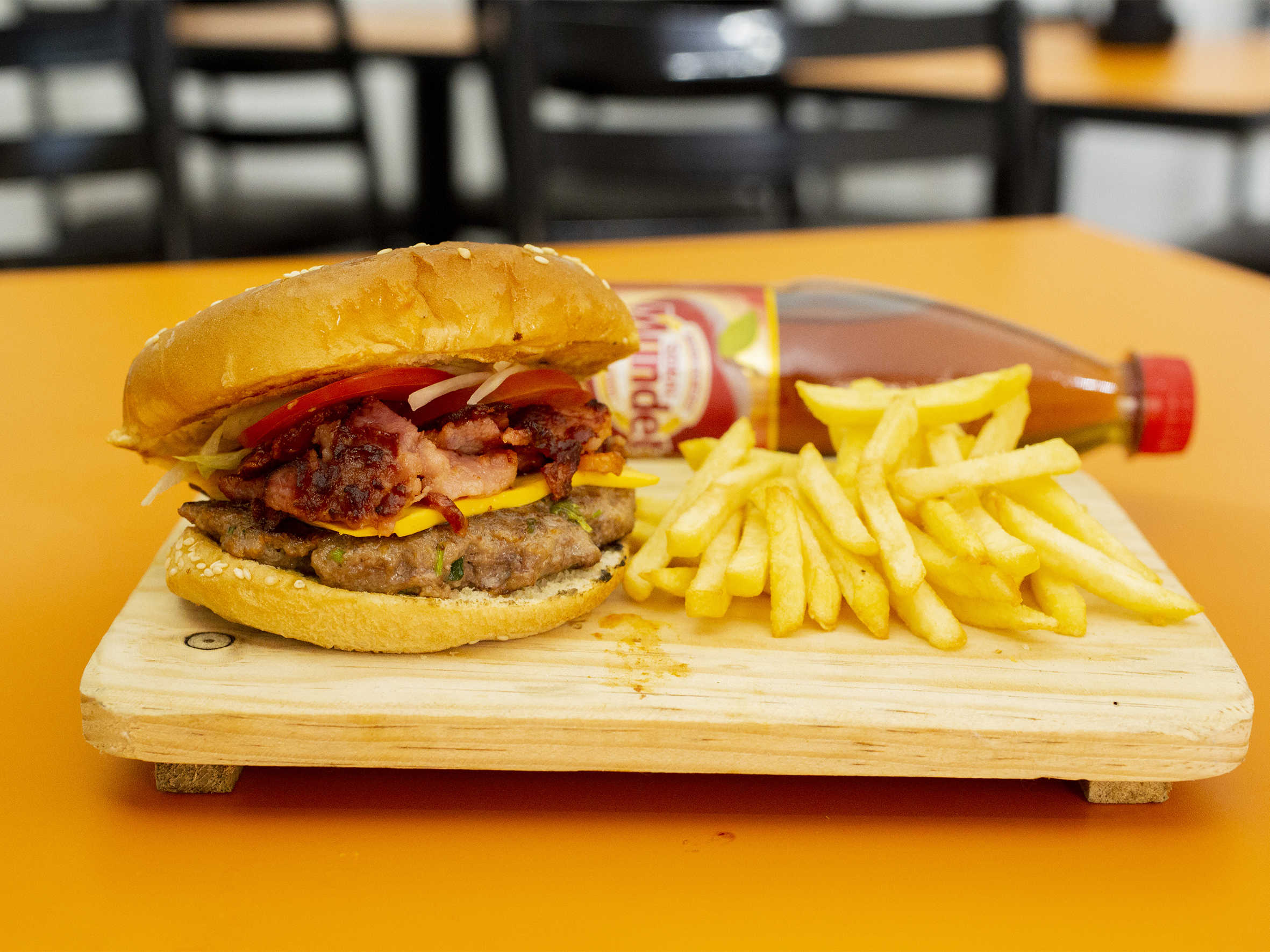 Hamburguesa de Res con Tocino