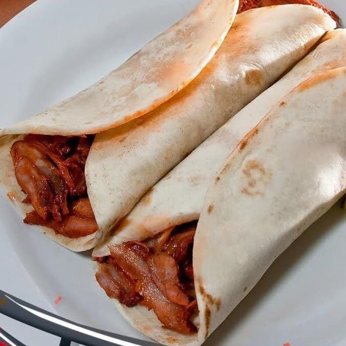 Taco árabe con carne al pastor con queso