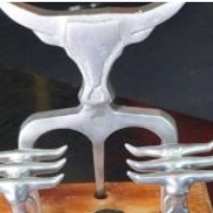 A 'Petisqueira' é um utensílio indispensável e sofisticado para a categoria de 'Acessórios para Churrasco'. Ela é perfeita para encantar seus convidados, proporcionando um toque extra de elegância ao seu churrasco. Sua sofisticação e utilidade não só elevam a experiência do churrasco, mas também a tornam uma opção excelente para um presente marcante. Surpreenda com este item que eleva a arte do churrasco a um novo patamar de requinte e estilo.
