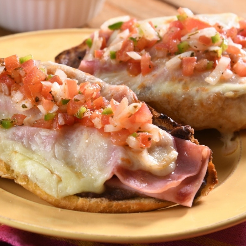 Molletes con Jamón 2 Pzs