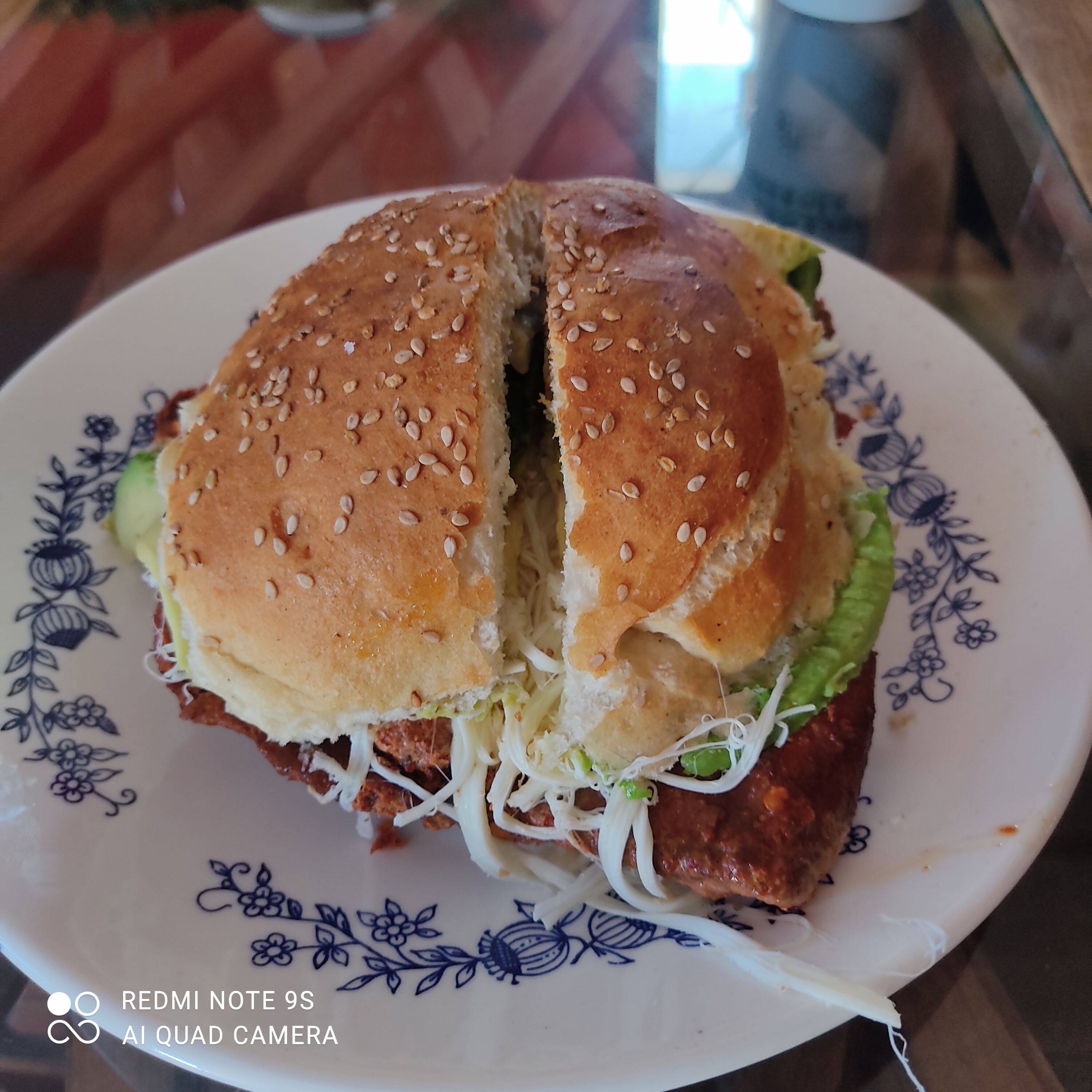 Cemita poblana carne enchilada