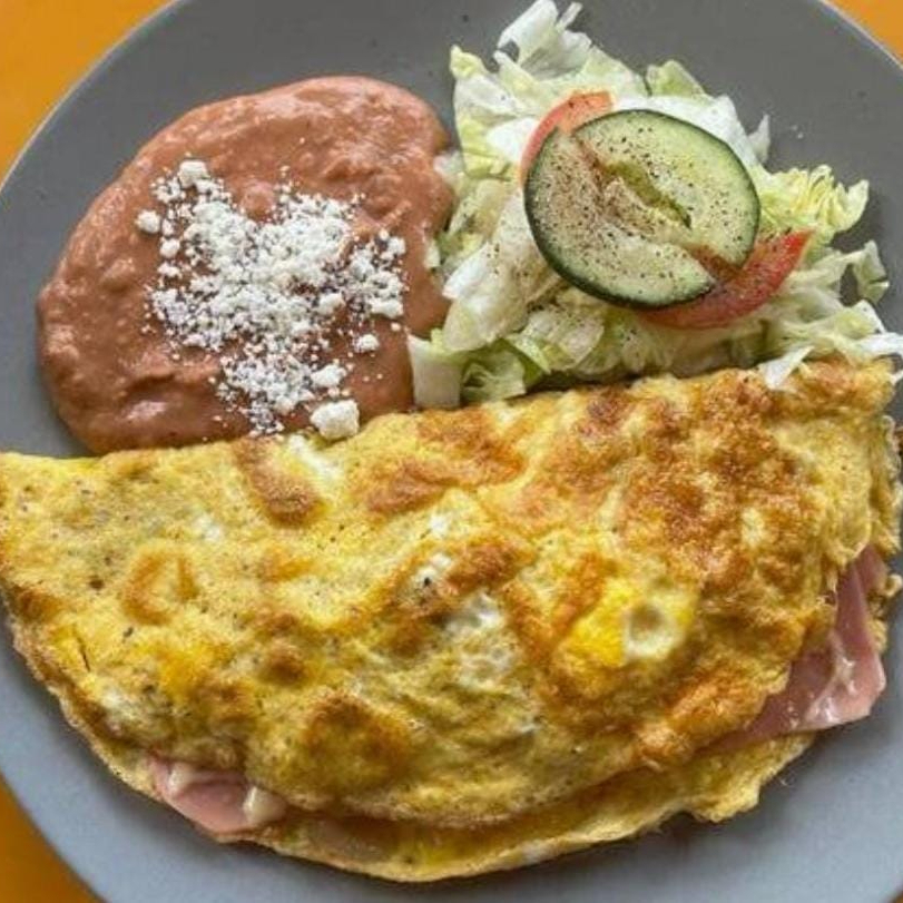 Omelette con jamón y queso
