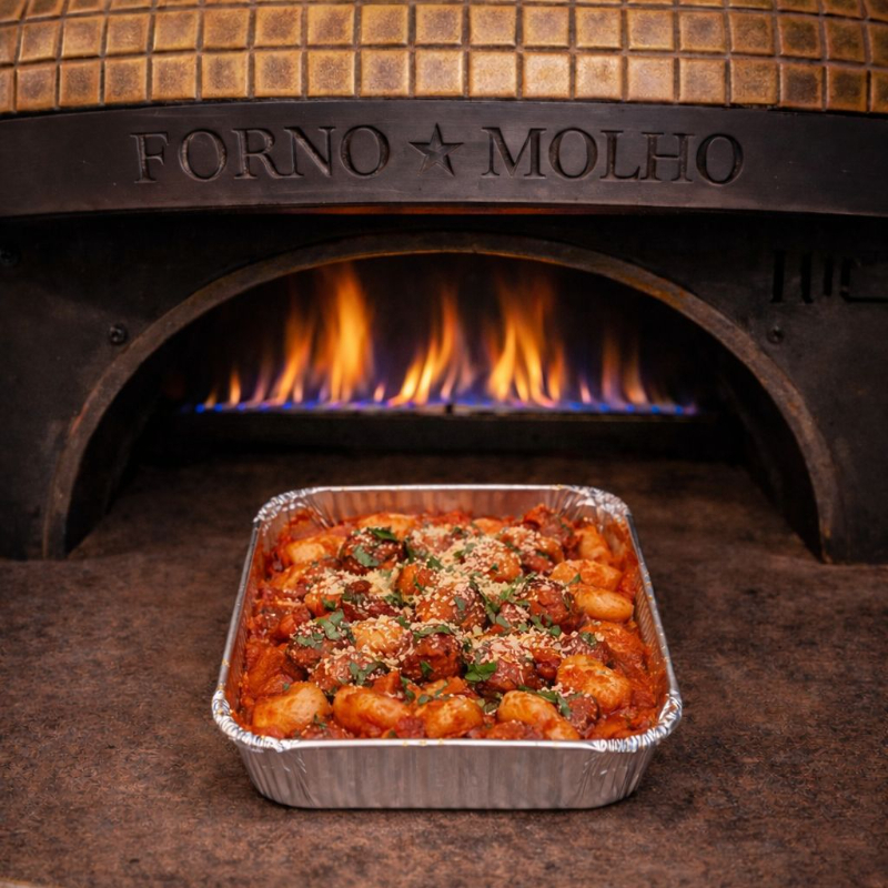 Nhoque artesanal de batata servido com molho ao sugo(tomates). Acompanha arroz branco