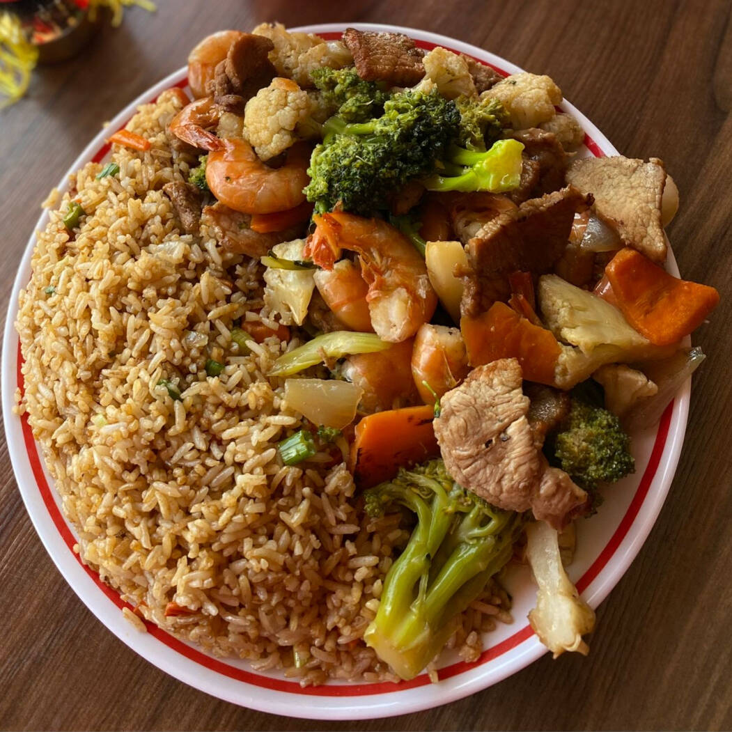 arroz con un guiso chico