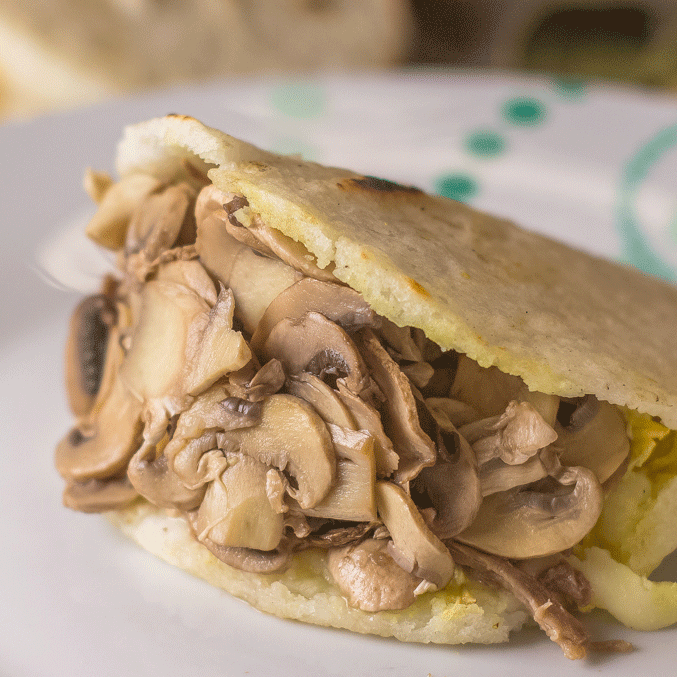 Arepa Queso Champiñones