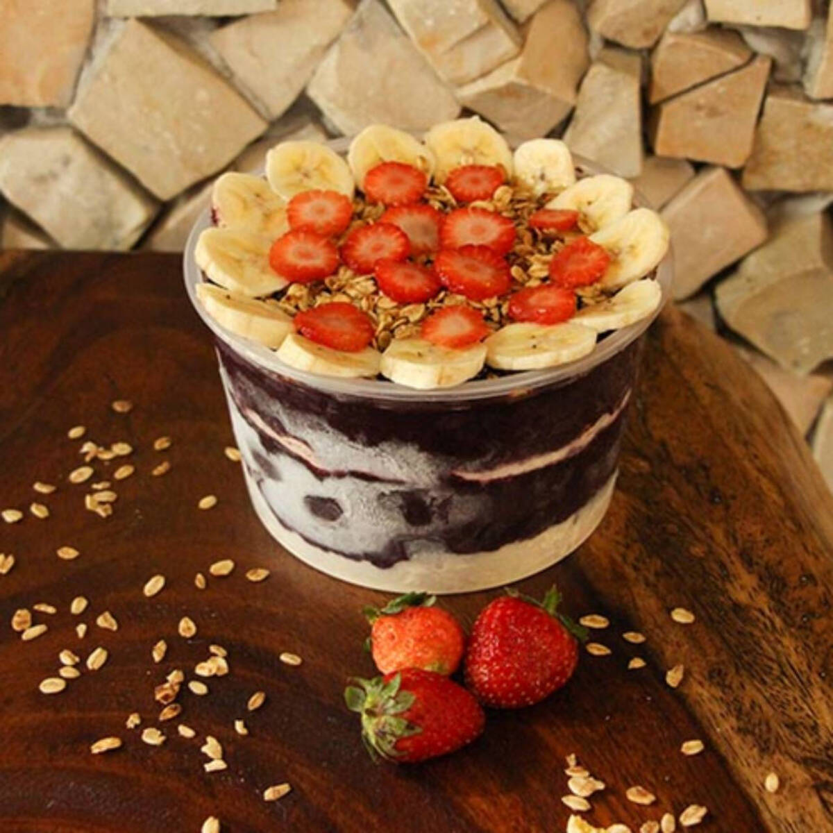 Pote de 1 litro -Açaí de aproximandamente 800 gramas + os complementos escolhidos. Obs. Os complementos escolhidos irão dentro do copo.