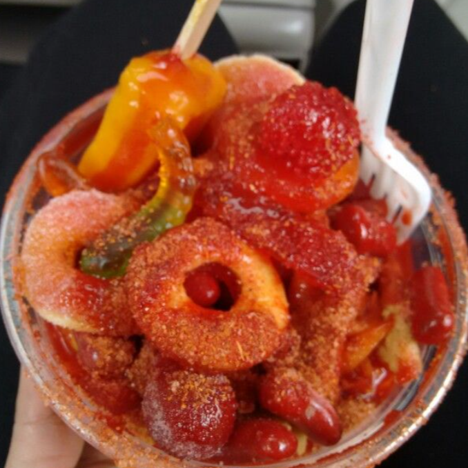 Gomilocas con Chamoy
