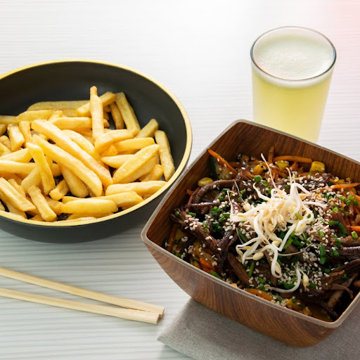 Wok carne de res + papas fritas + bebida