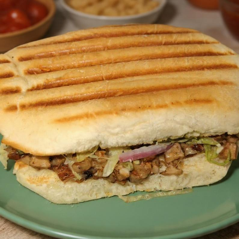 Torta de Carne Asada