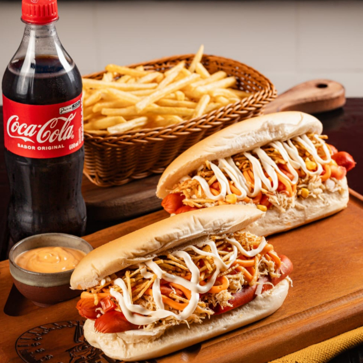 2 x frango, 2 x batata frita, 1 coca 600 ml - Pão prensado na chapa com 2 salsichas (PERDIGÃO), maionese, frango com cheddar cremoso, batata palha e para finalizar Cream chesse que da um toque especial.
