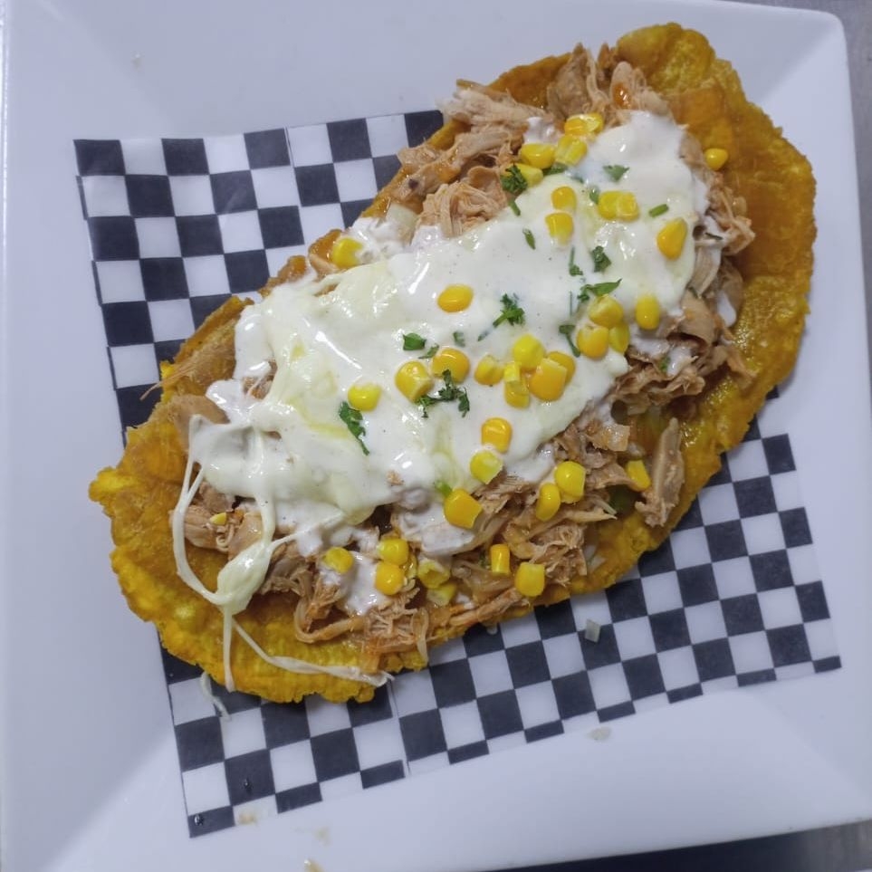 Patacón de Pollo