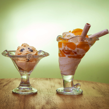 Duraznos Con Crema + Porción de Helado