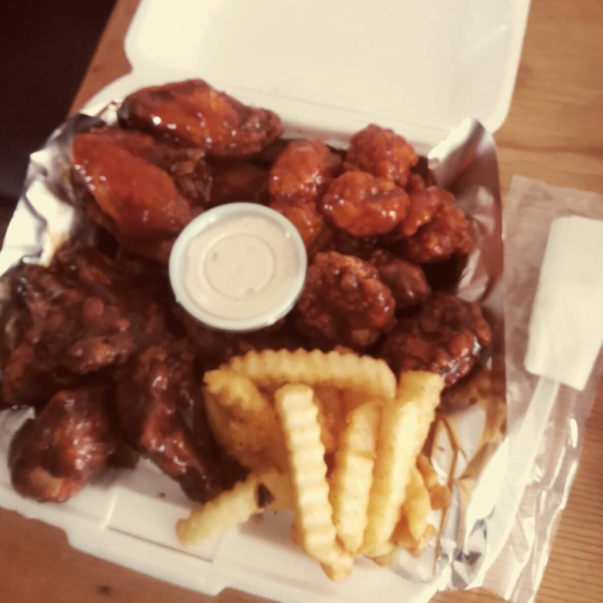 Alitas 15 pzas con Papas