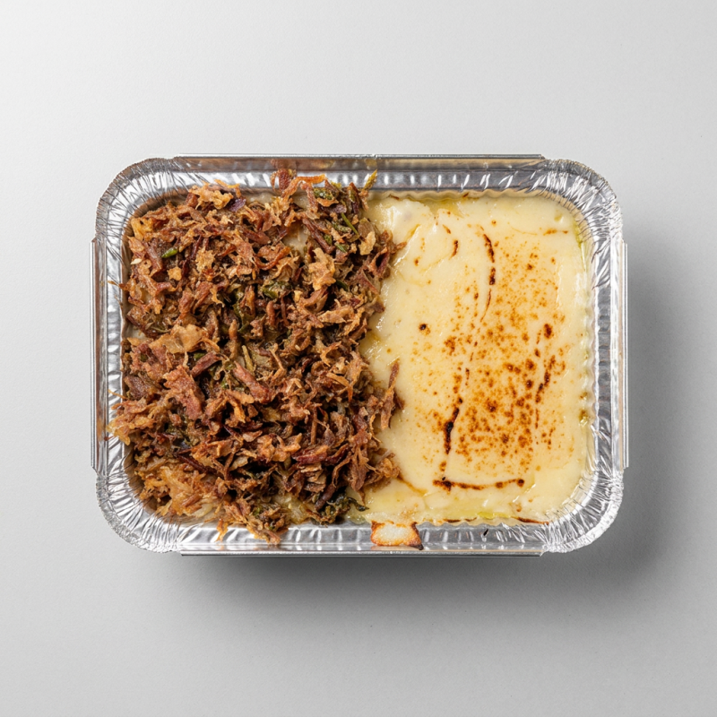 Aproximadamente 1 litro, acompanha salada e comem bem 2 a 3 pessoas