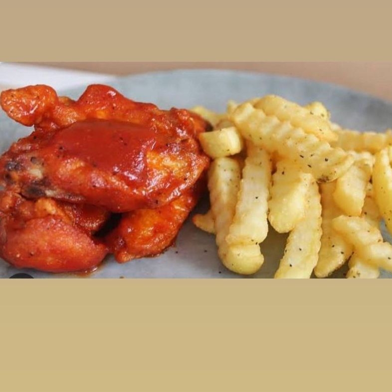 Alitas  y Papas Fritas