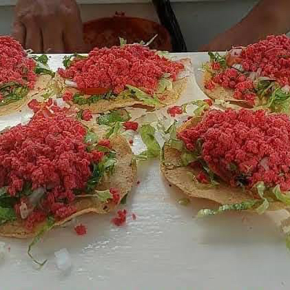 TOSTADA SALCHICHA OAXAQUEÑA