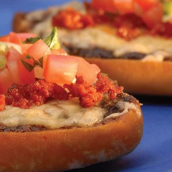 Molletes con longaniza