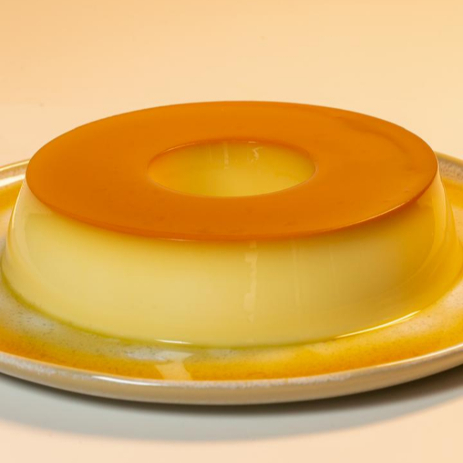 Pudim caseiro de leite condensado- O mais pedido da casa!! super cremoso, feito com receita artesanal e cada de caramelo perfeita... serve até 8 pessoas ou 10 fatias generosas. A sobremesa clássica que todo mundo ama!