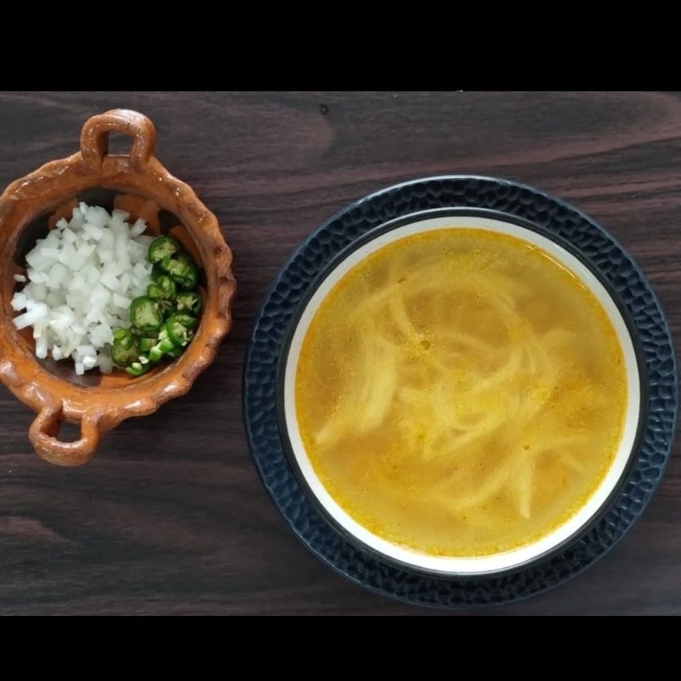 Consomé con Pollo