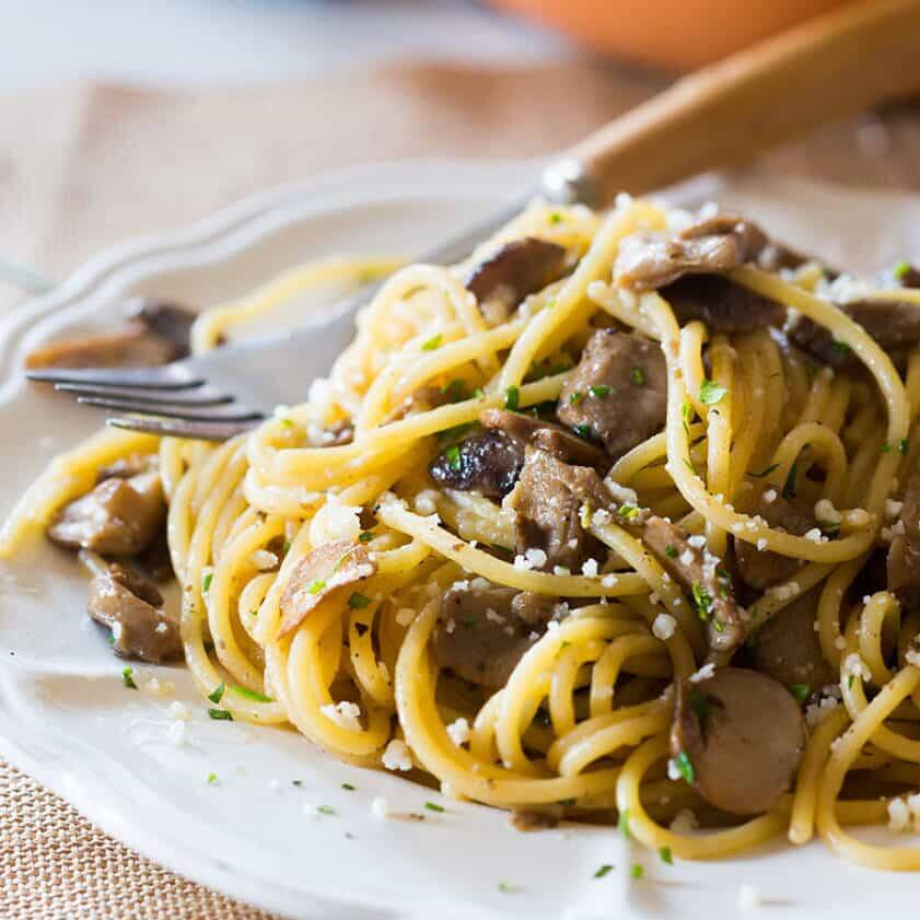Espaguetis con Hongos salteados