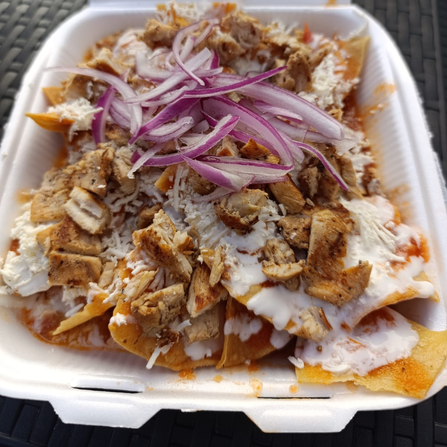 Chilaquiles con Asada de Puerco