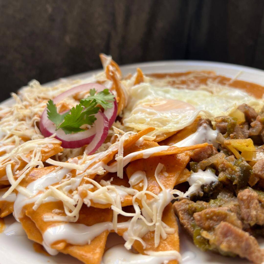 Combo Chilaquiles + Agua de Sabor
