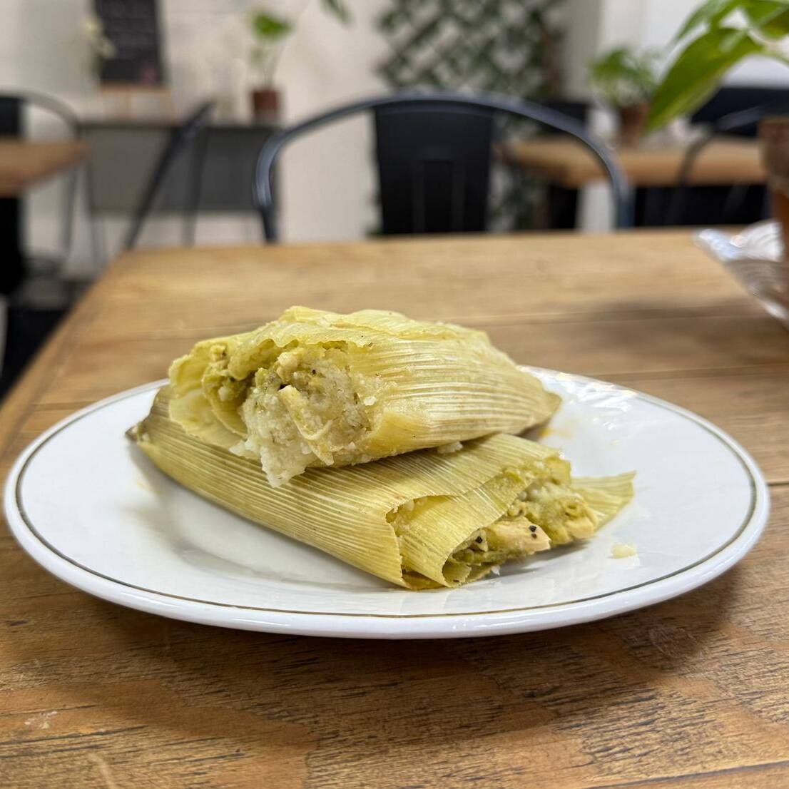 Tamal Pollo en Salsa Verde