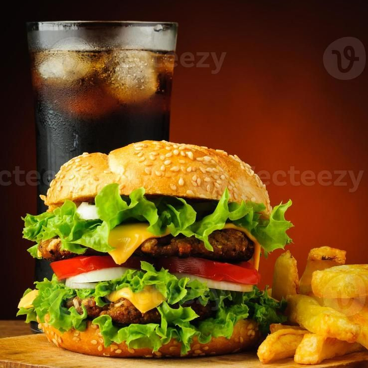 Hamburguesa Casera + Papas + Refresco a Elección