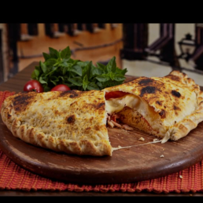 molho de tomate , mussarela , catupiry e oregano