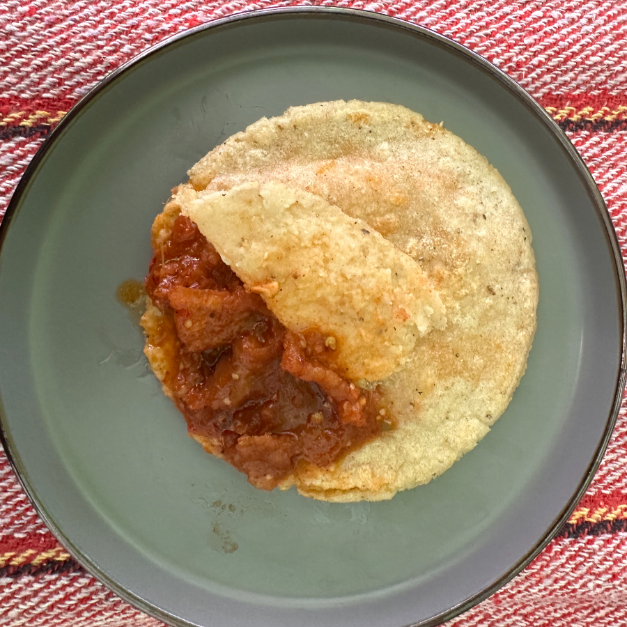Gordita de Chicharron Duro Rojo