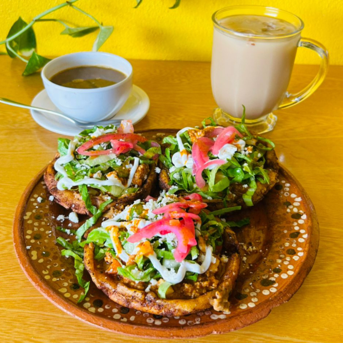 Sopes de Picadillo + Sopa + Agua 1/2 L