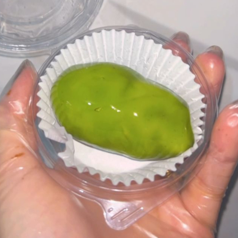 Uva verde coberta com brigadeiro de ninho com cobertura caramelizada