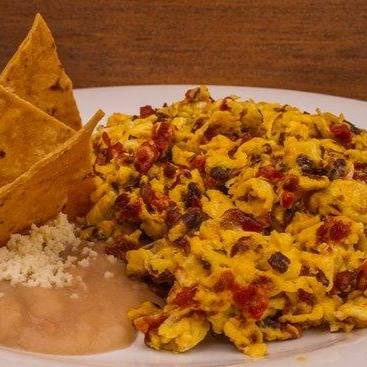 PLATILLO DE HUEVO CON CHORIZO