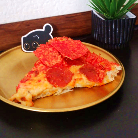 Pizza Pepperoni con Orilla de Doritos