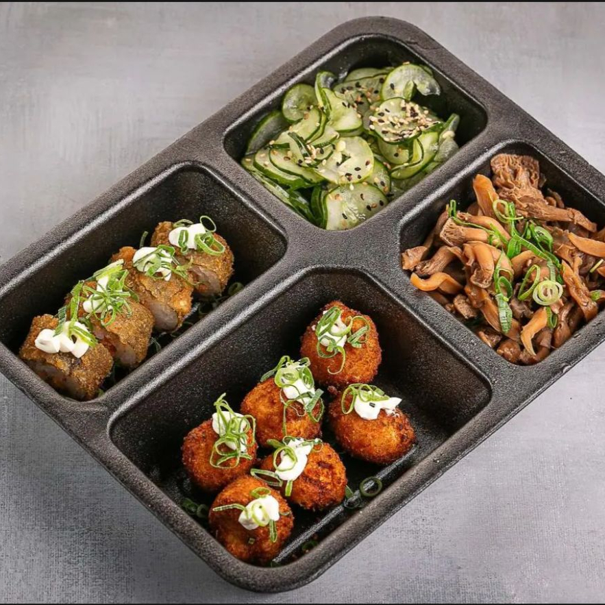 1 shimeji, 1 sunomono, 3 hot holl e 6 croquetes