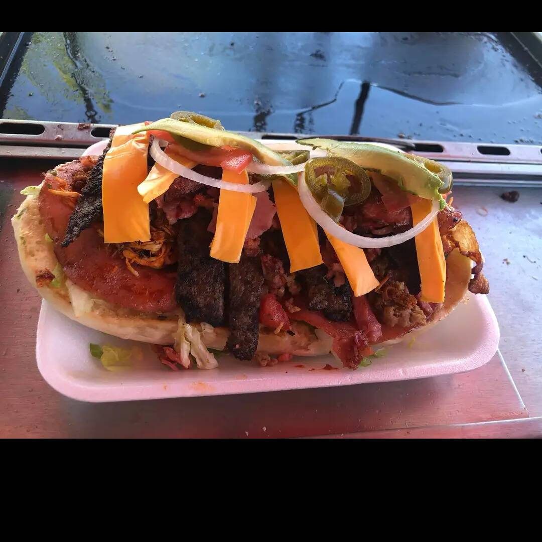 3 tortas Pastor y 3 alambres pastor con queso